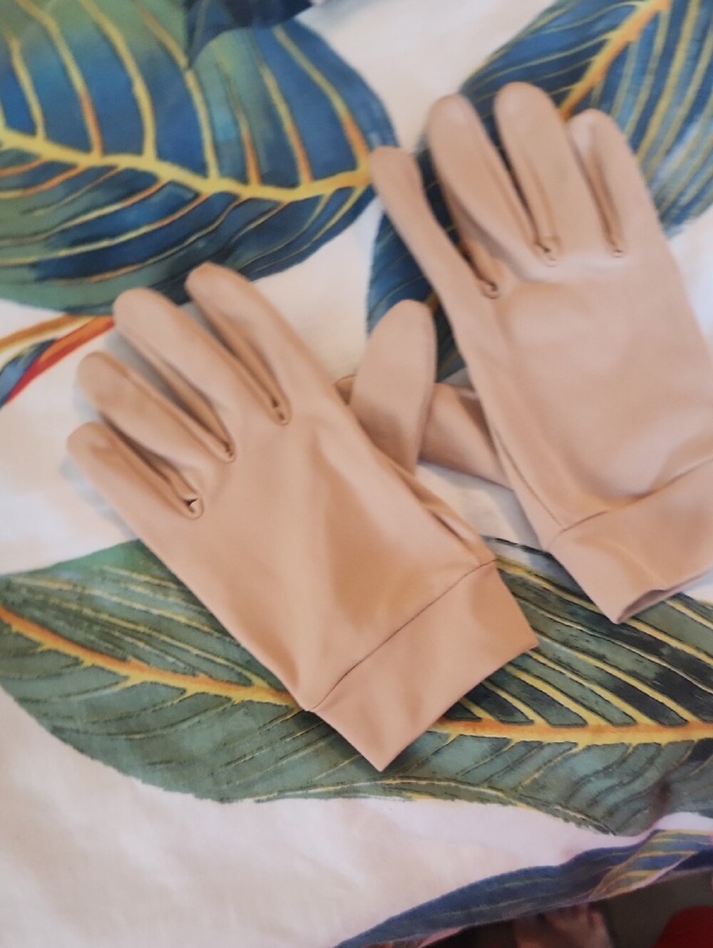 Figure Skating Gloves And Knee Pads Sets - Picture 6 of 8